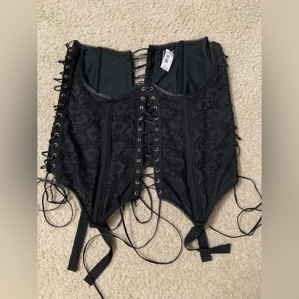 Torrid Corset underwire lace up 2 XL. Never worn. New with tag.